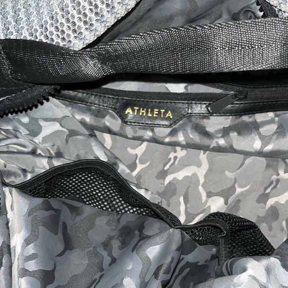 Athleta gym breathable grey duffel travel sport workout bag - Picture 5 of 10